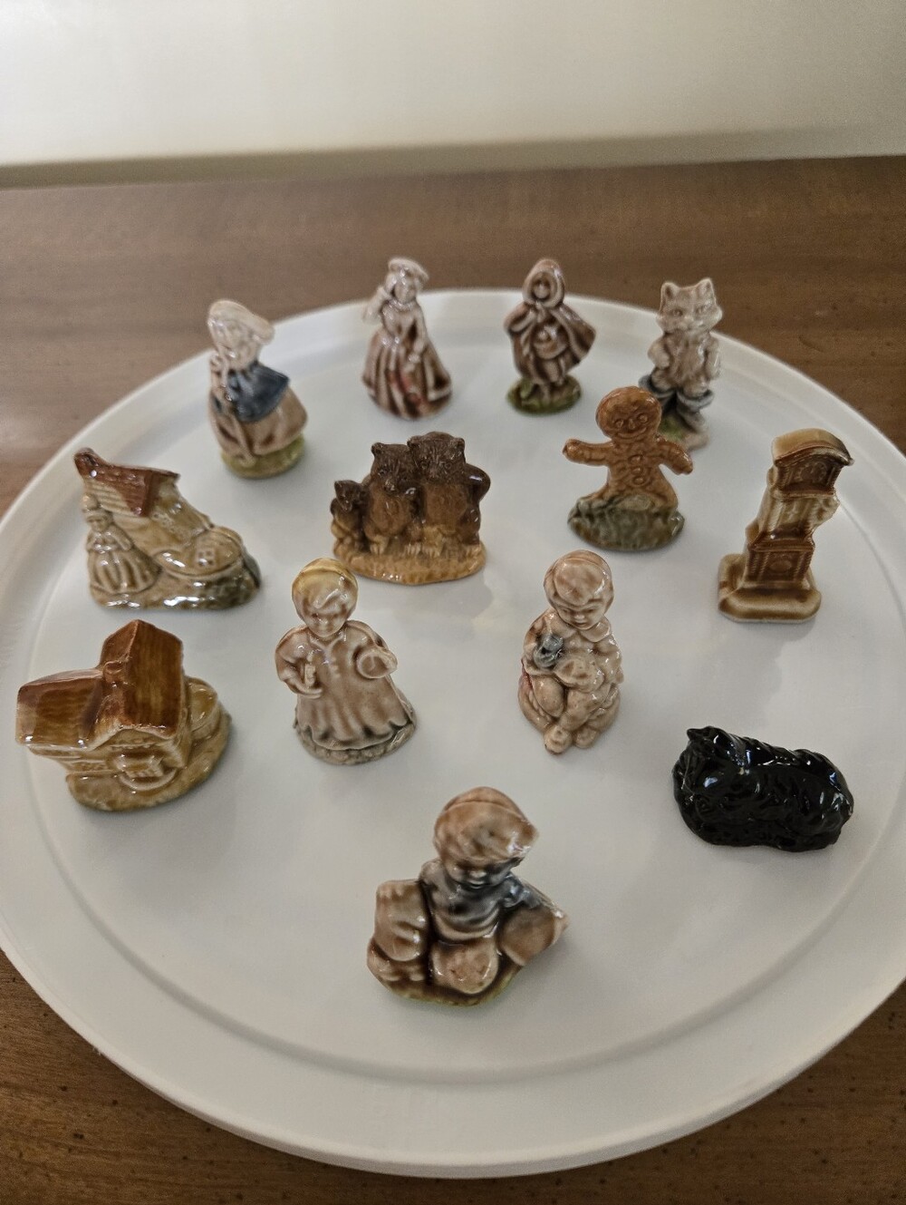 13 Red Rose Tea Nursery Rhyme figurines Wade Whimsies